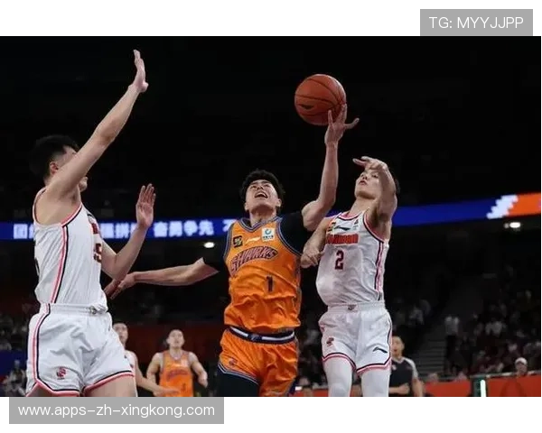 CBA上海连续反击得势,比分变化频繁引出高潮